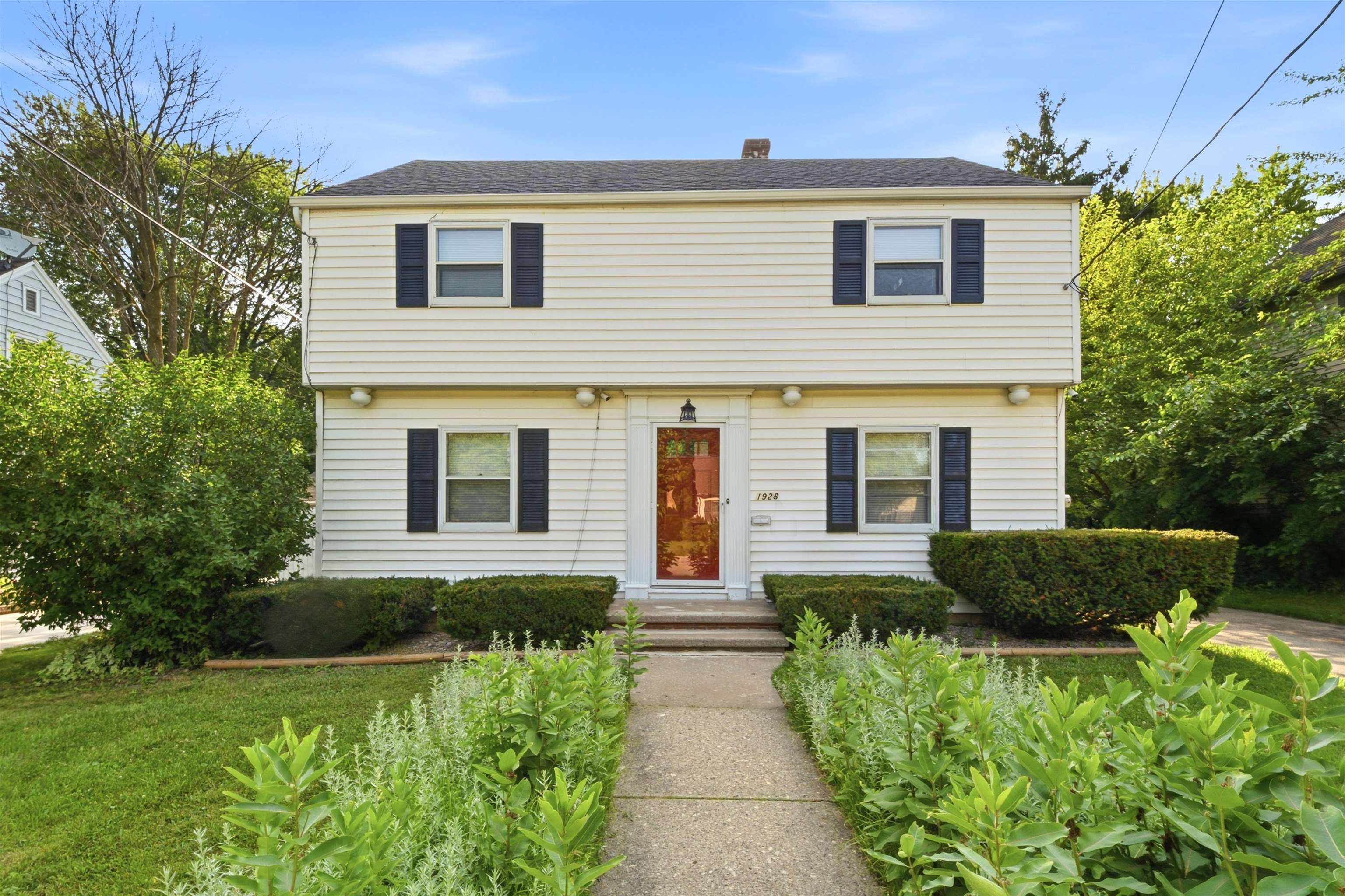 1928 South Lawe Street Appleton, WI 54915 - Photo 1 of 49 Gallery Image 1
