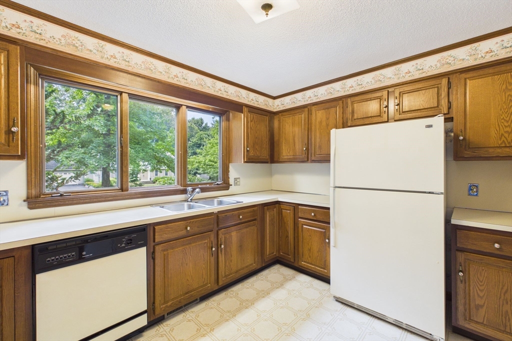 500 Inverness Lane Longmeadow, MA 01106 - Photo 17 of 41