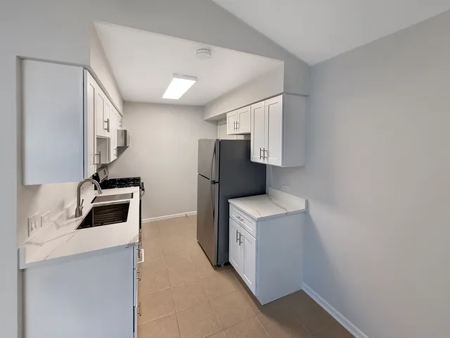 $2,100 | 65 Spuhler Drive, Unit 65, Batavia, IL 60510