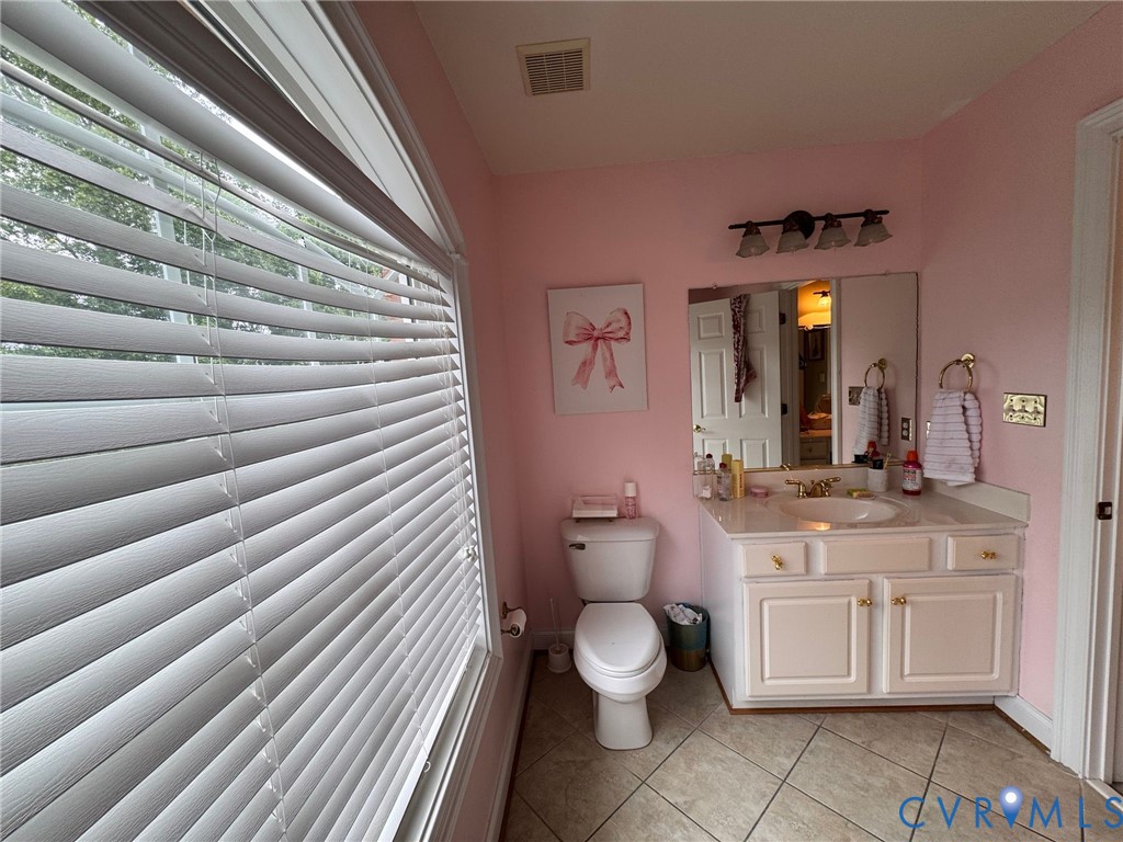 3231 Queens Grant Drive Midlothian, VA 23113 - Photo 31 of 48 a bathroom with a toilet a sink and mirror