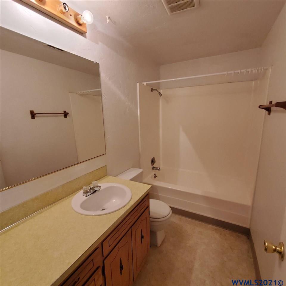 1588 Del Rio Avenue Southeast Albany, OR 97322 - Photo 11 of 12 Gallery Image 11