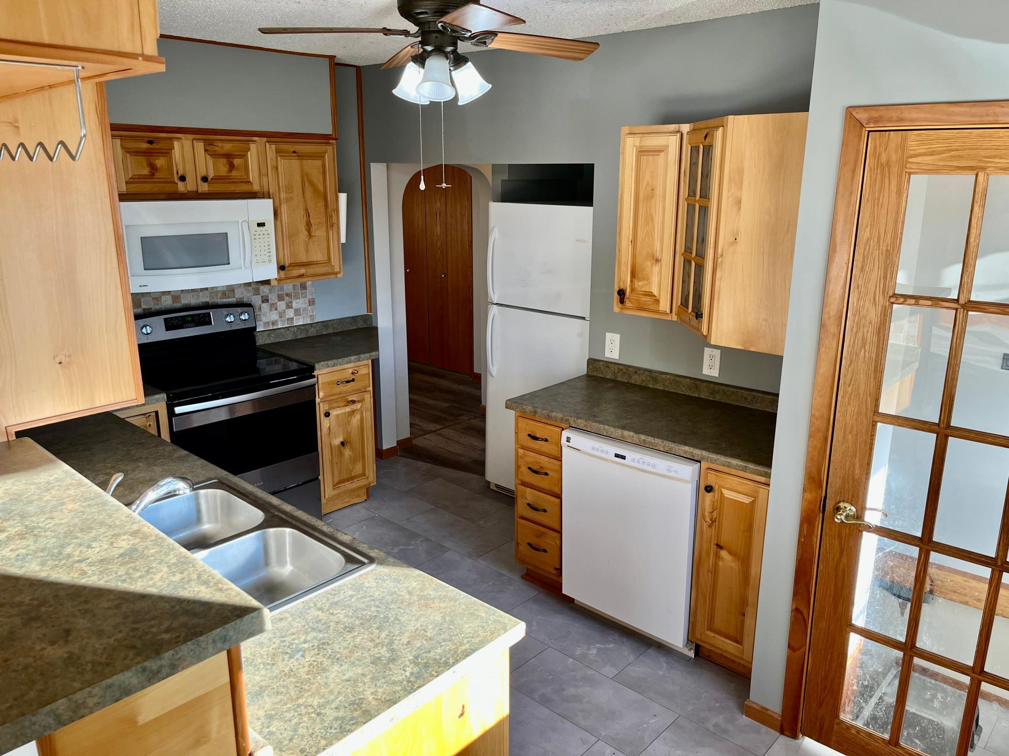 504 Mitchell Street Coleraine, MN 55722 - Photo 6 of 28