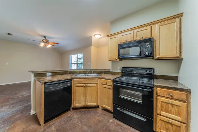 $1,375 | 122 Sunburst Court, Weatherford, TX 76087