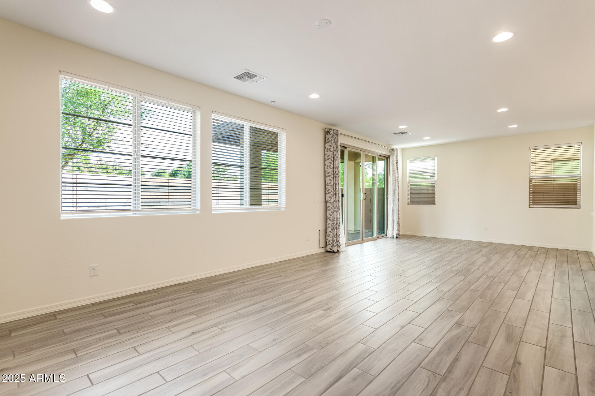 1645 South Follett Way Gilbert, AZ 85295 - Photo 5 of 44 07-Follet