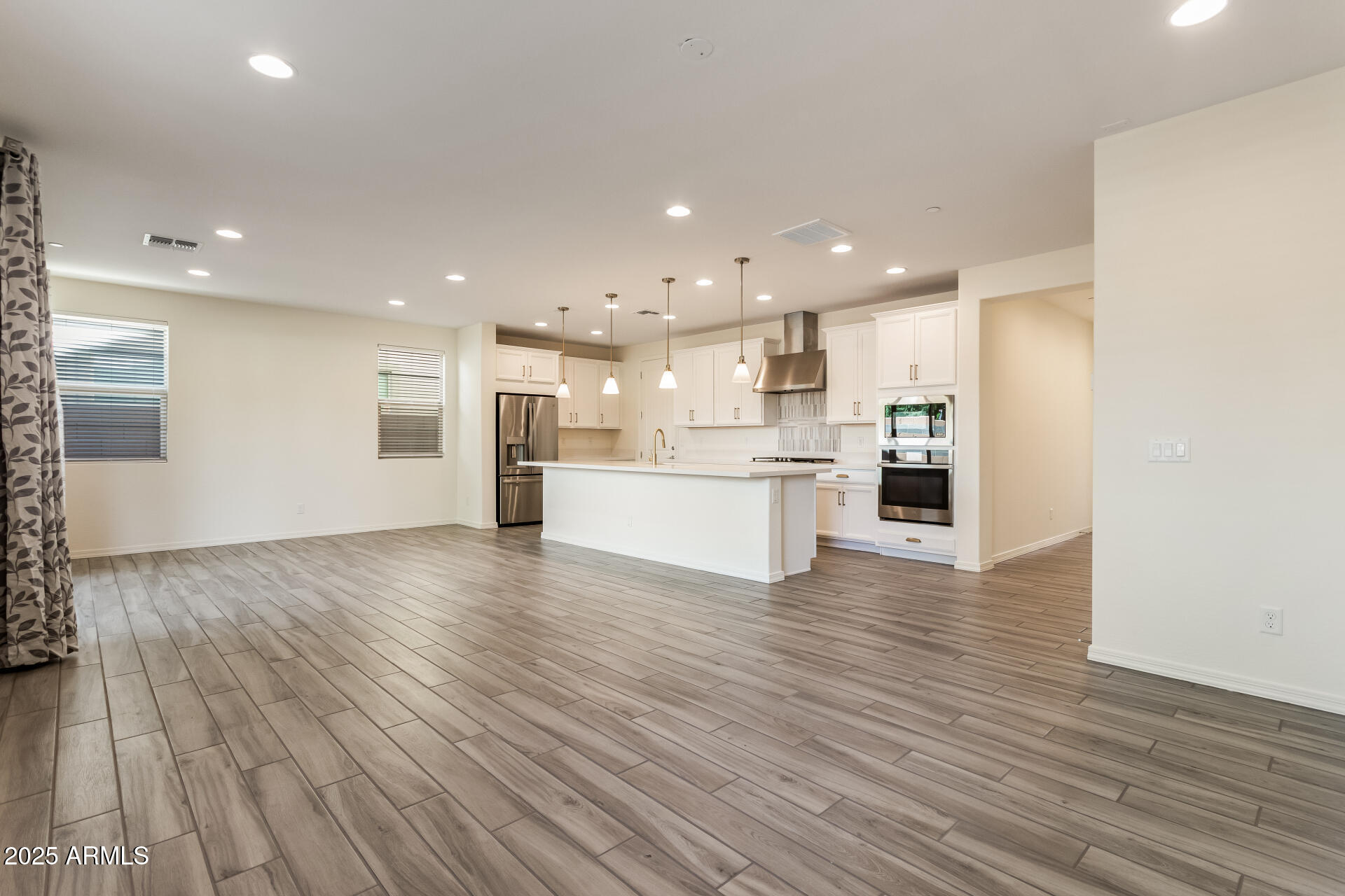 1645 South Follett Way Gilbert, AZ 85295 - Photo 8 of 44 08-Follet