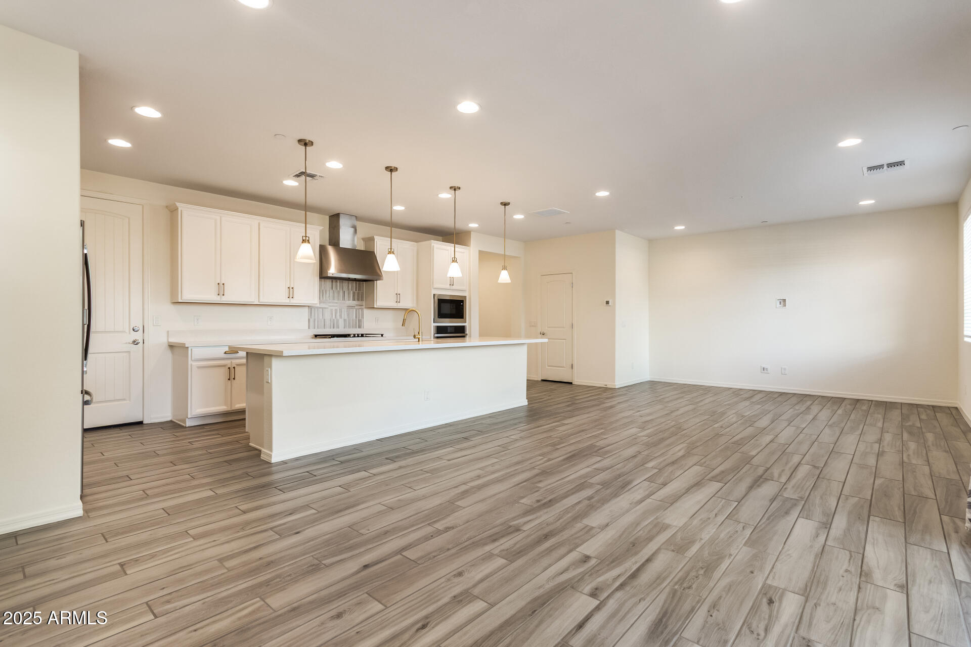 1645 South Follett Way Gilbert, AZ 85295 - Photo 9 of 44 09-Follet