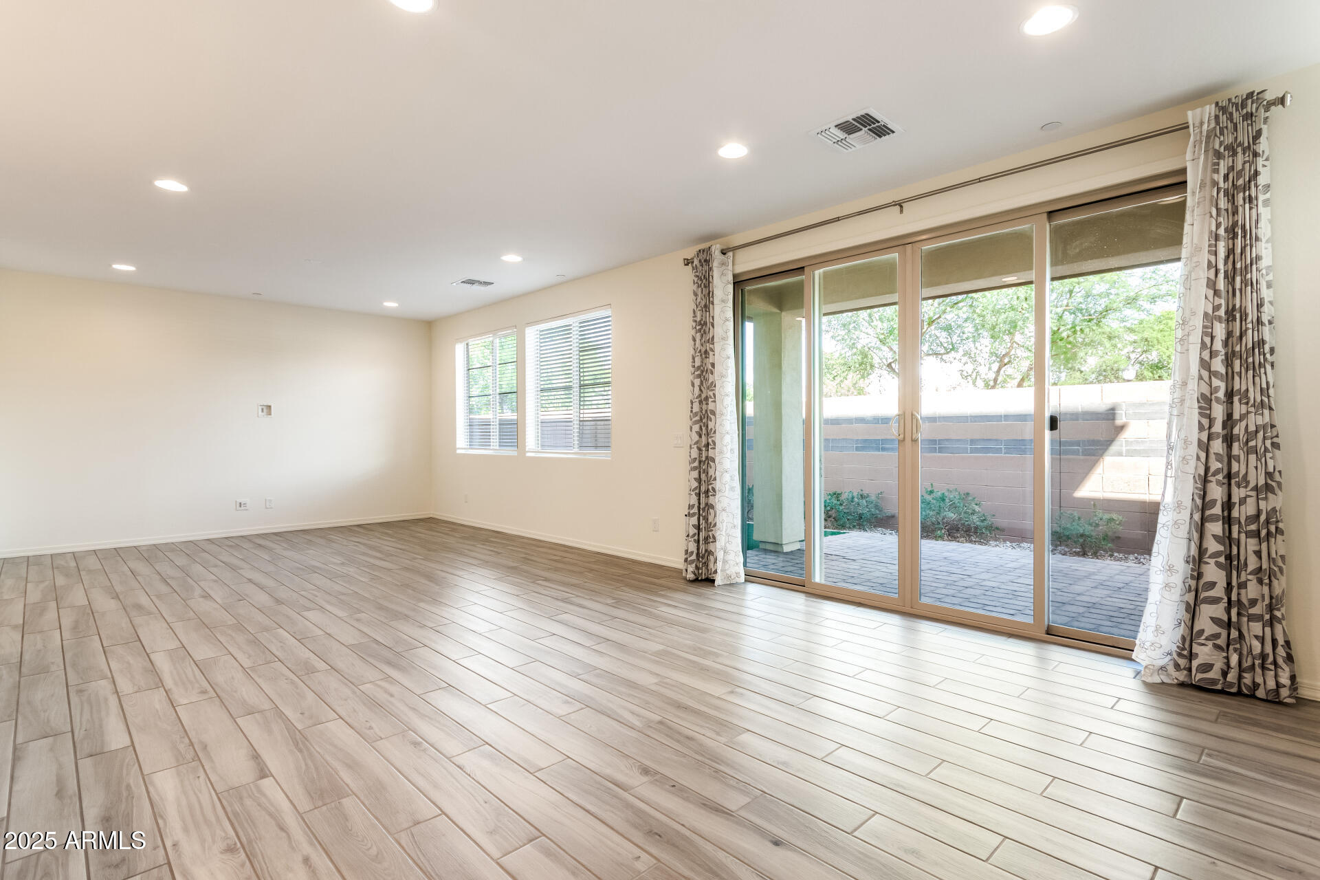 1645 South Follett Way Gilbert, AZ 85295 - Photo 10 of 44 10-Follet