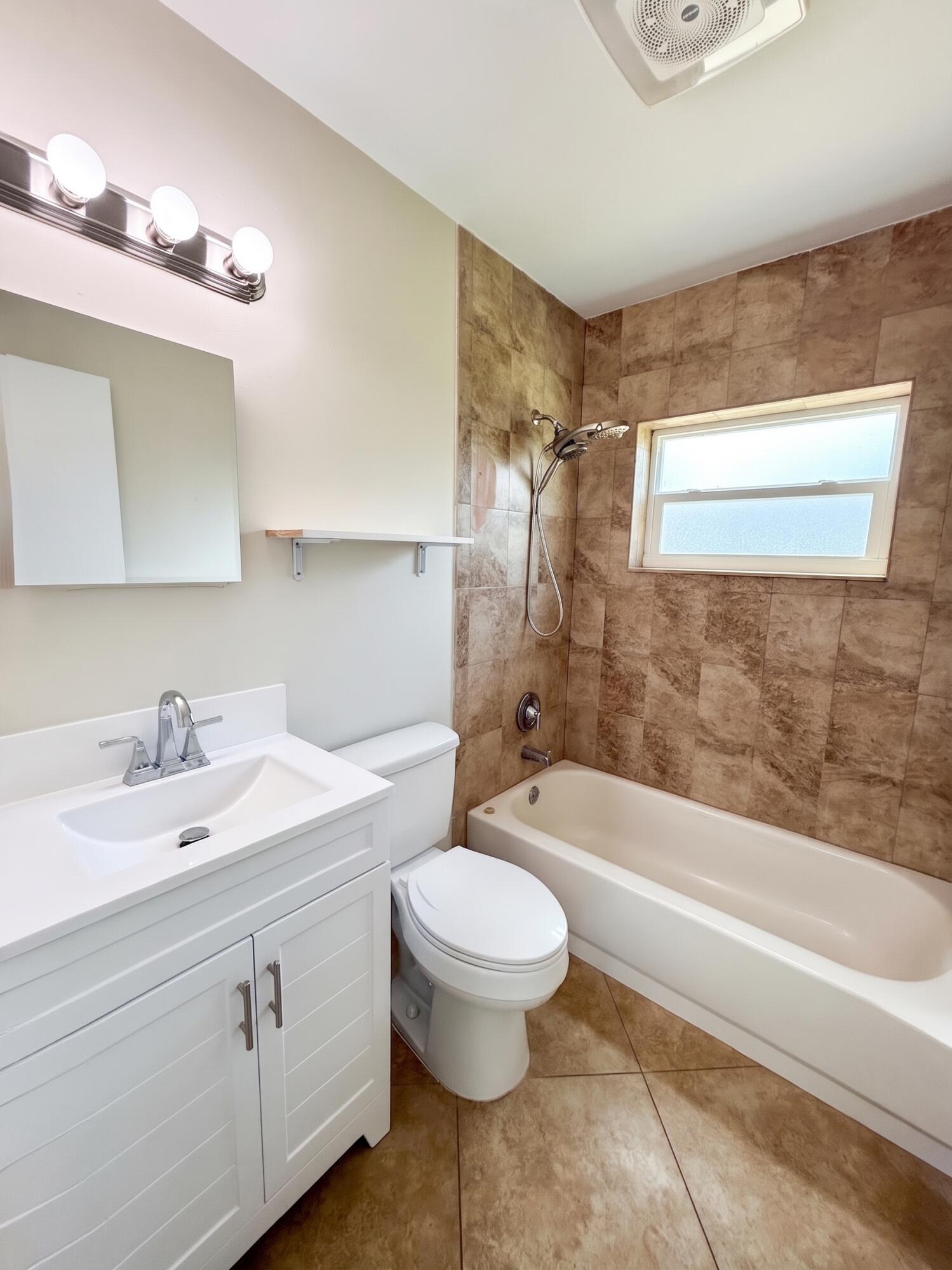 11184 Median Street Boca Raton, FL 33428 - Photo 12 of 16 Guest bathroom