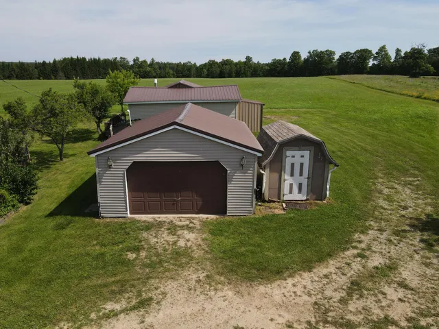 $480,000 | 2812 Shoreline Drive, Lupton, MI 48635