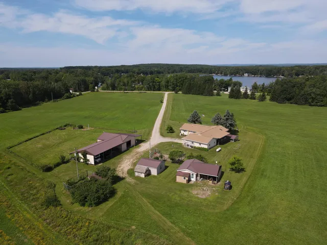 $480,000 | 2812 Shoreline Drive, Lupton, MI 48635