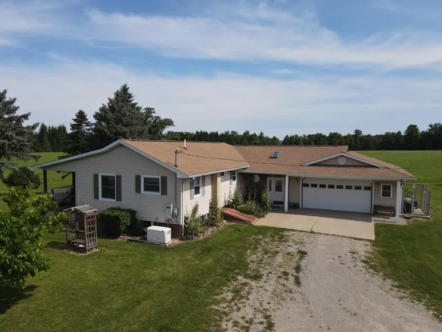$480,000 | 2812 Shoreline Drive, Lupton, MI 48635