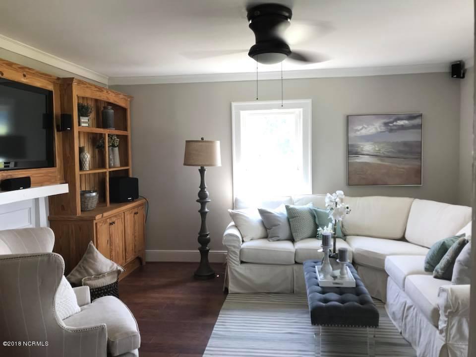 523 Shady Lane Road Willard, NC 28478 - Photo 10 of 46 living room