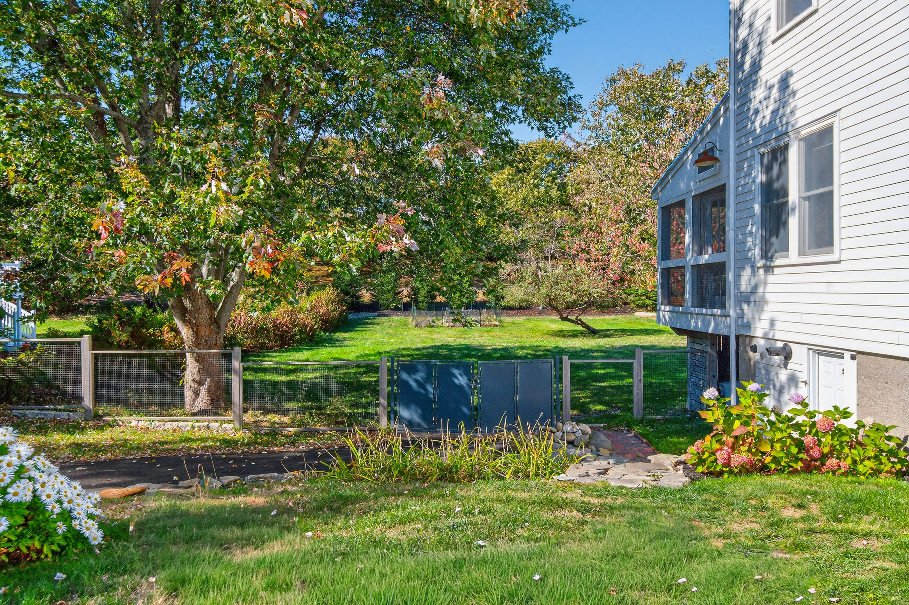 202 Two Lights Road Cape Elizabeth, ME 04107 - Photo 5 of 48 017_202 Two Lights Rd_MorneauStudios_Pri