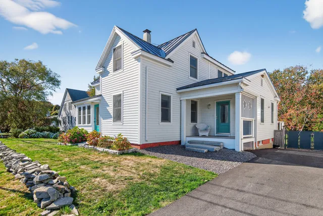 $1,600,000 | 202 Two Lights Road, Cape Elizabeth, ME 04107