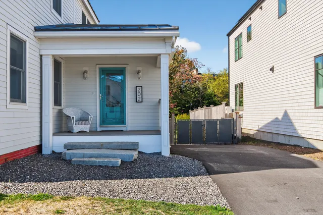 $1,600,000 | 202 Two Lights Road, Cape Elizabeth, ME 04107