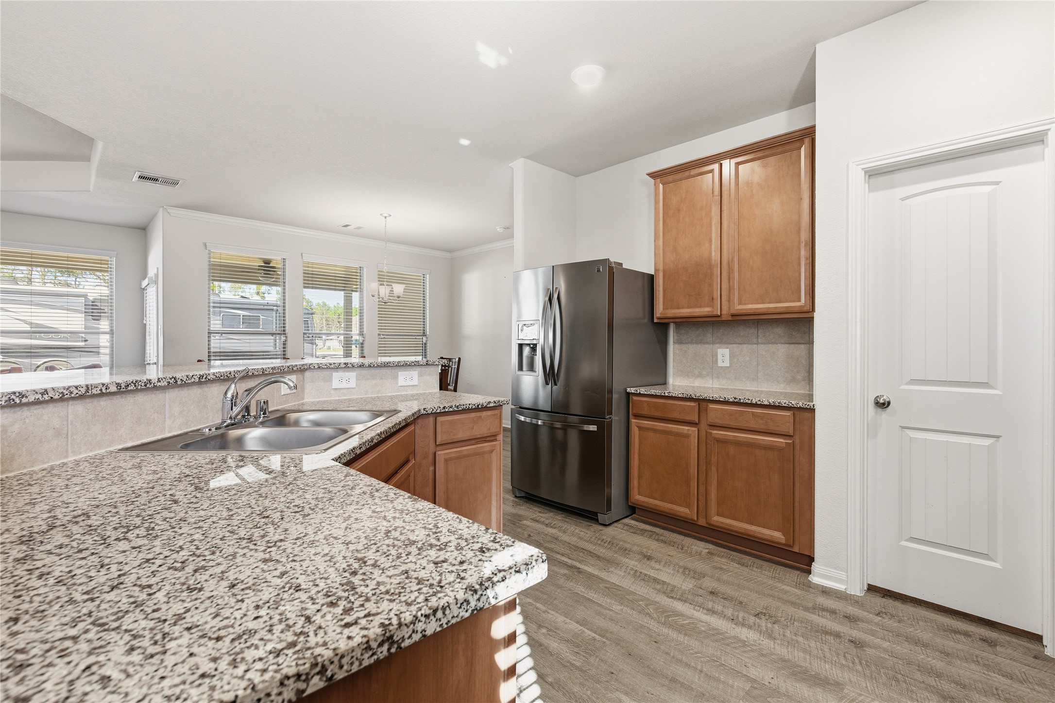 16151 Hidalgo Street Conroe, TX 77303 - Photo 7 of 35