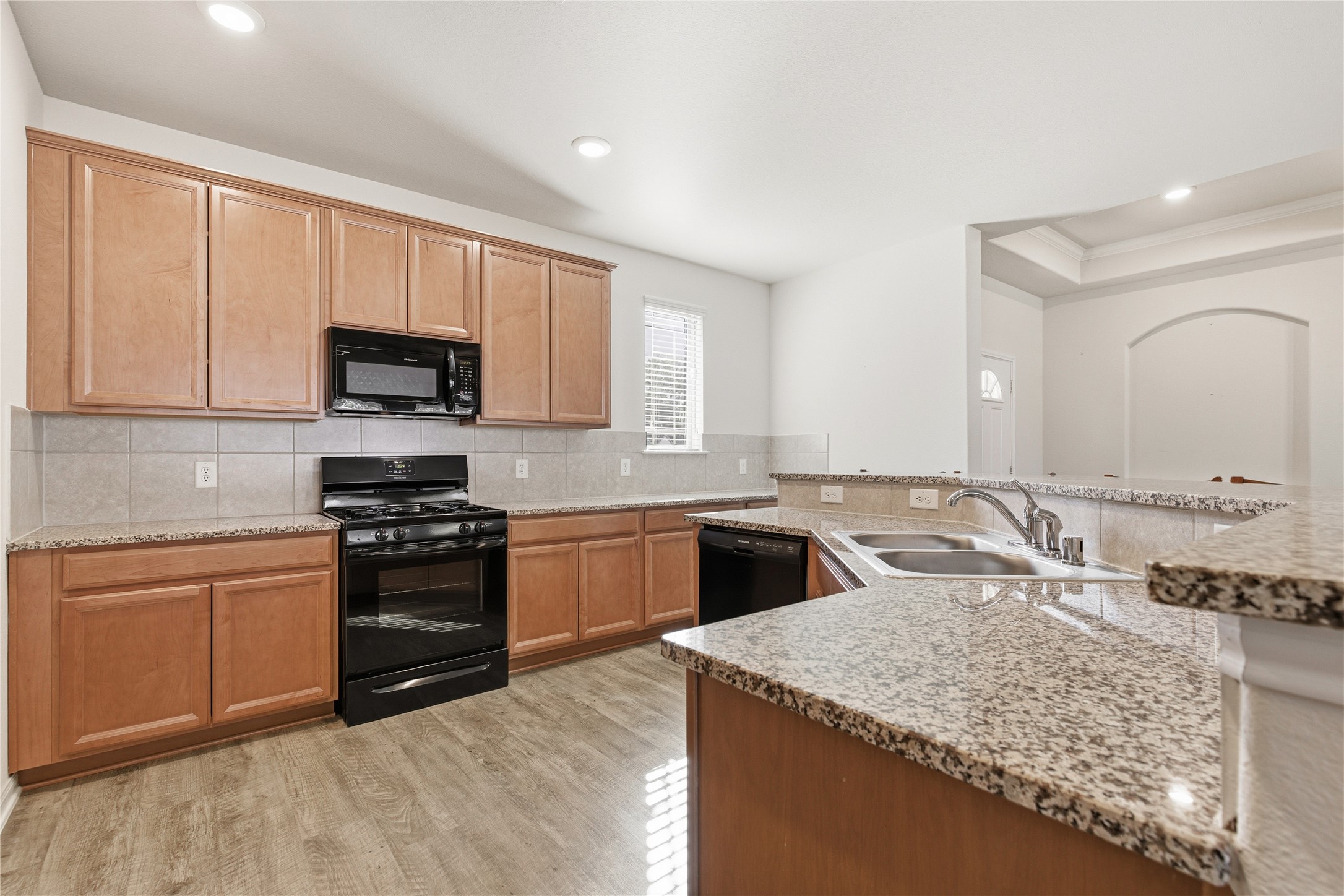 16151 Hidalgo Street Conroe, TX 77303 - Photo 8 of 35