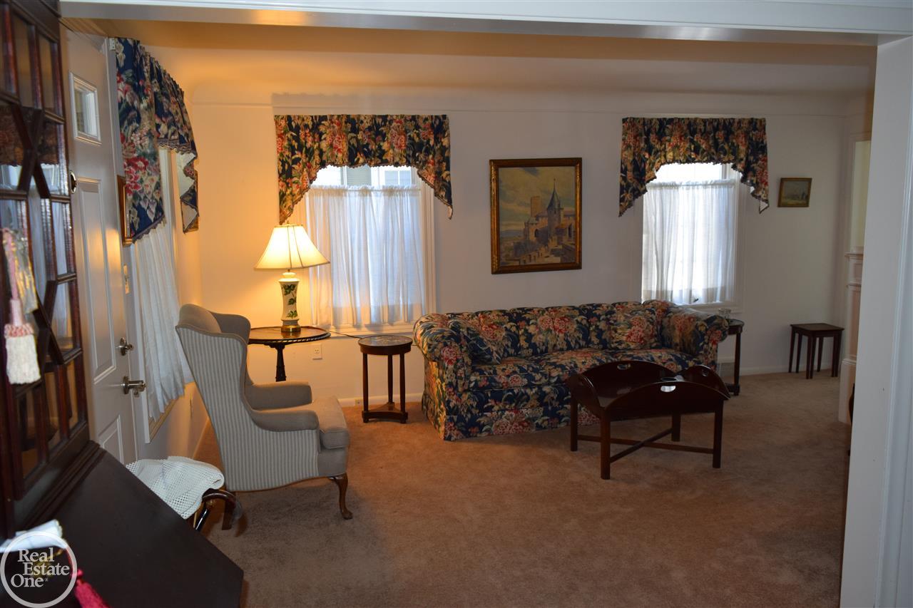 114 Muir Road Grosse Pointe, MI 48236 - Photo 4 of 23 31354895-3.JPG
