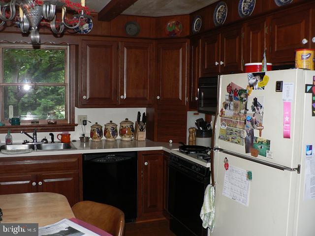 112 Ashley Drive Lititz, PA 17543 - Photo 3 of 10