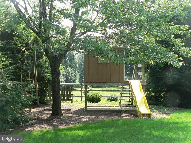 112 Ashley Drive Lititz, PA 17543 - Photo 9 of 10