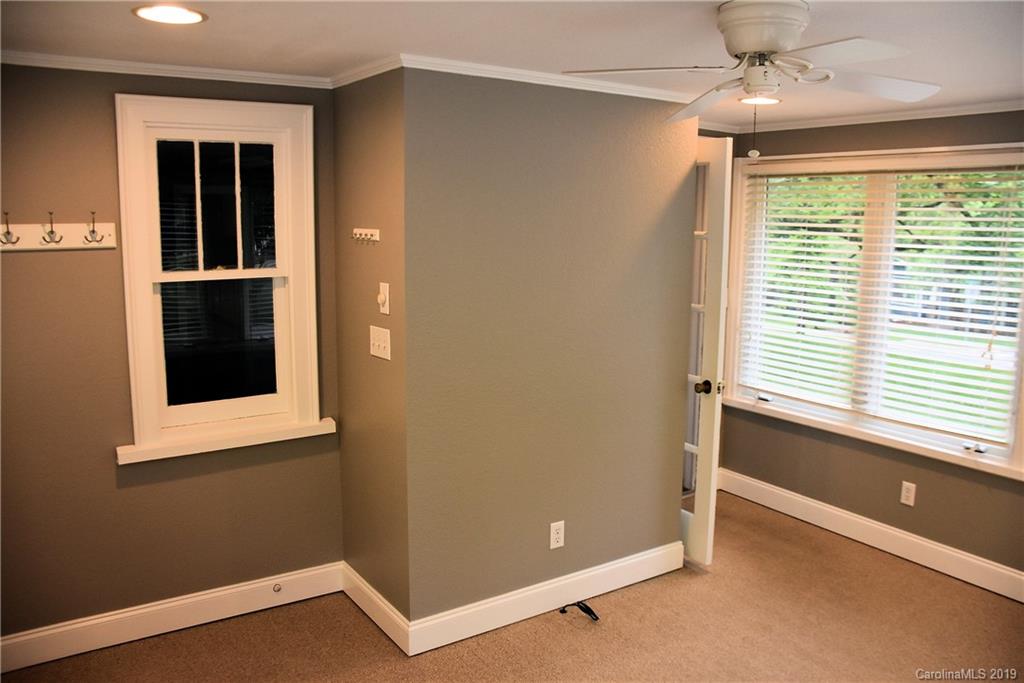 920 Hebron Road Hendersonville, NC 28739 - Photo 8 of 32 Gallery Image 8
