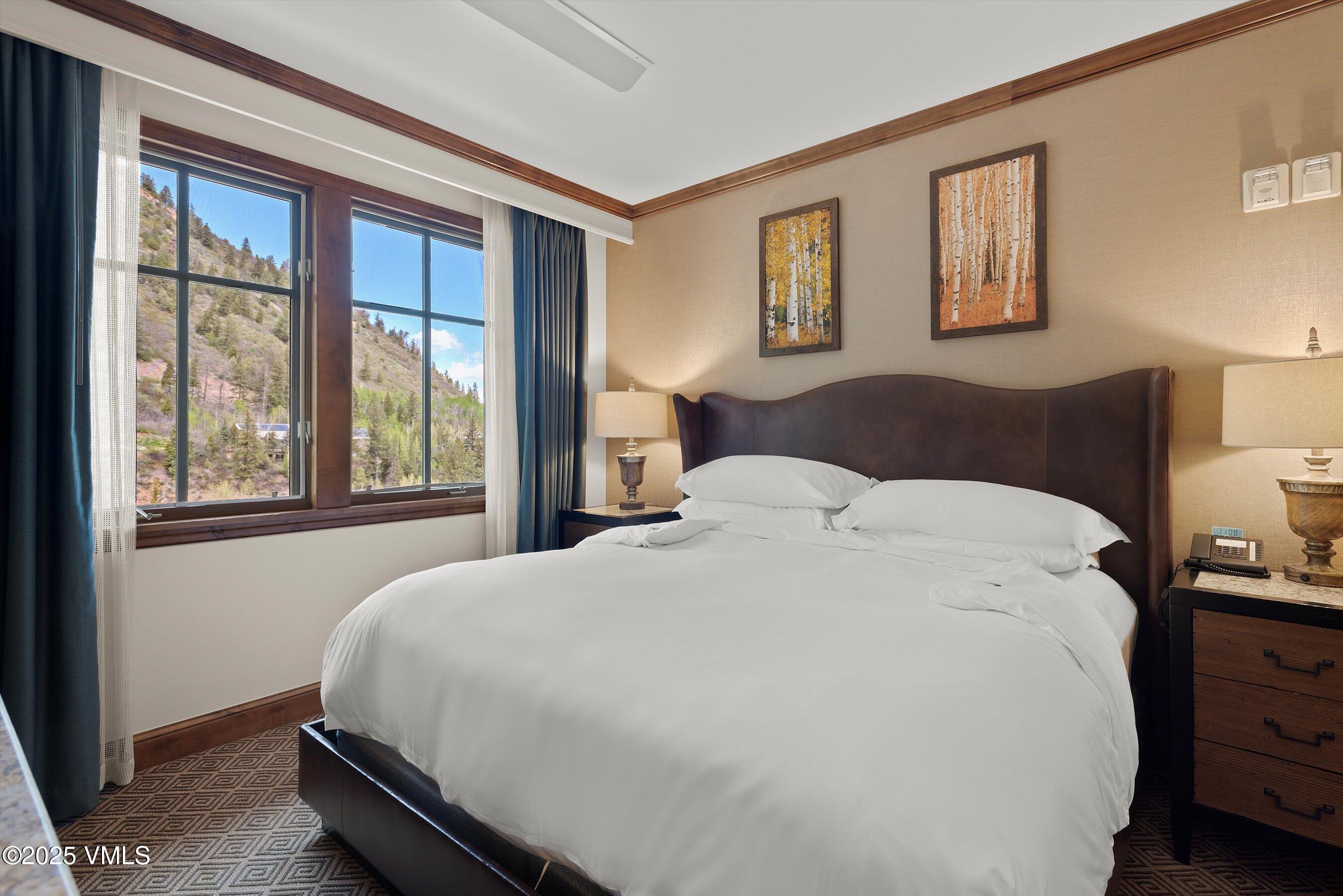 39 Boomerang Road, Unit 841114 Aspen, CO 81611 - Photo 19 of 35 a bedroom with a large bed and a window