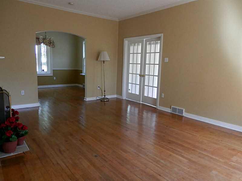 657 Beatty Road Monroeville, PA 15146 - Photo 11 of 24 Living Room.