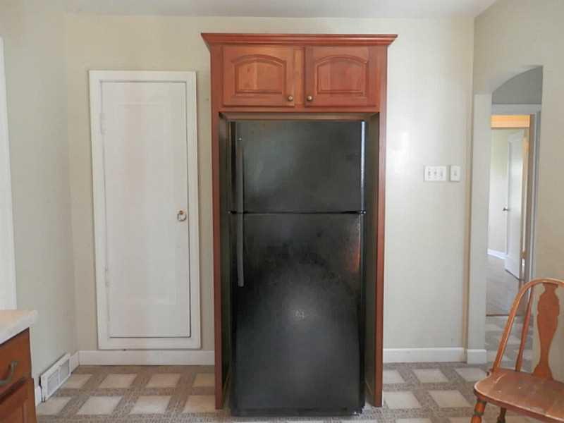657 Beatty Road Monroeville, PA 15146 - Photo 17 of 24 Kitchen.