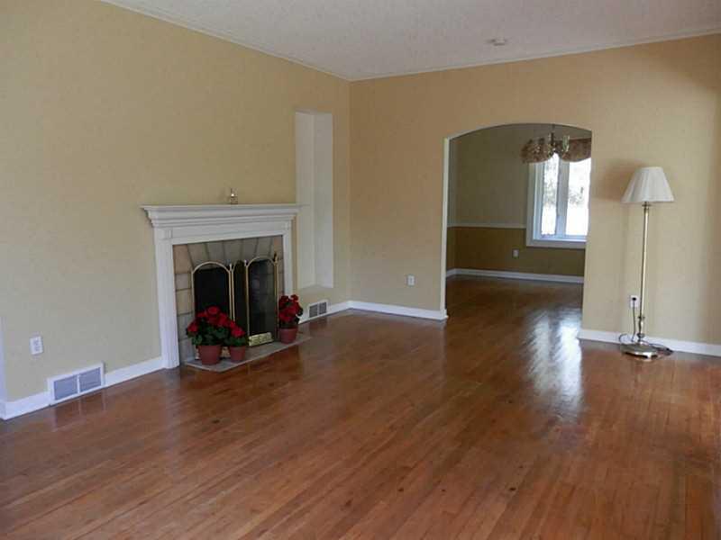 657 Beatty Road Monroeville, PA 15146 - Photo 9 of 24 Living Room.