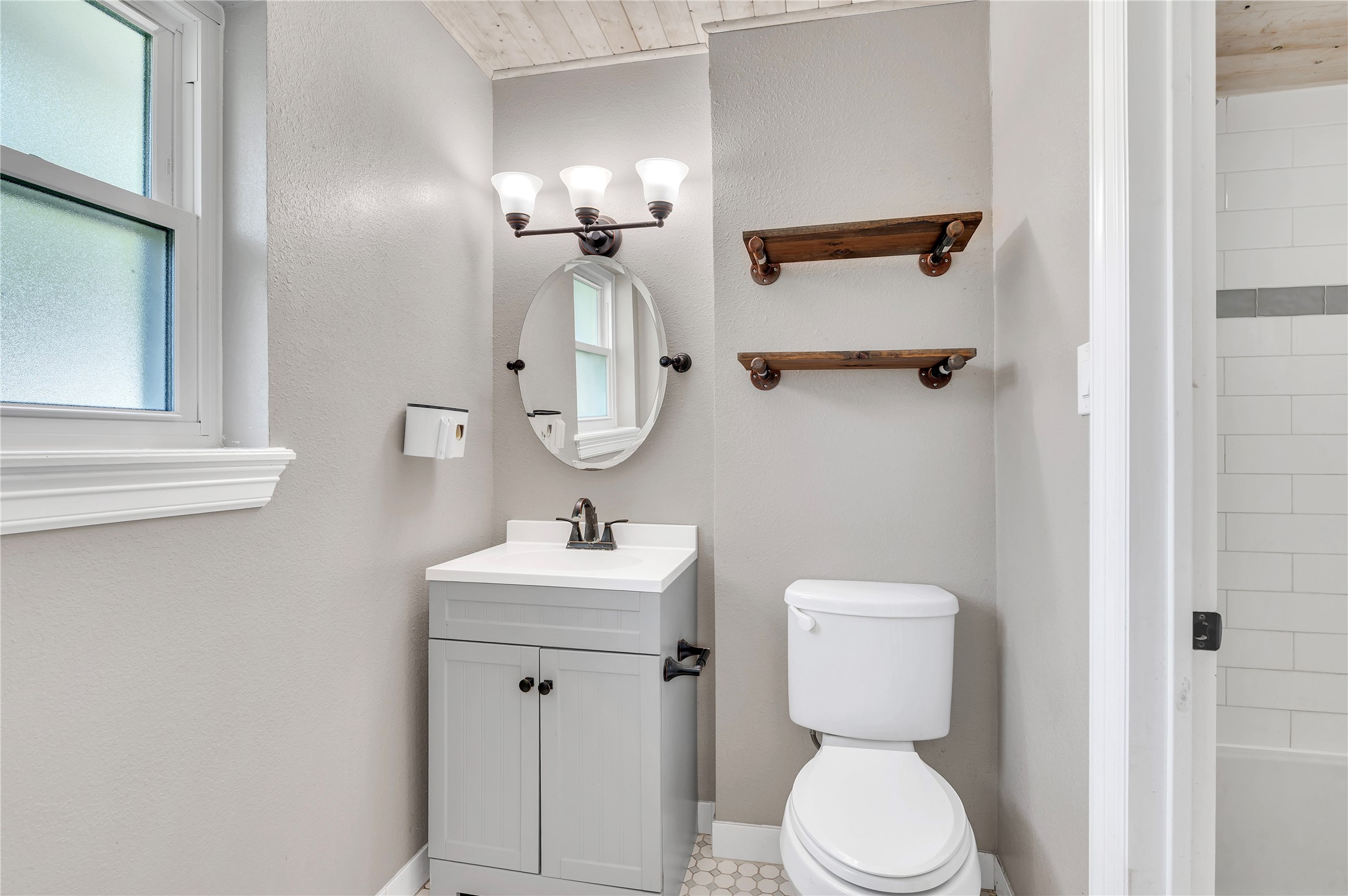 14608 Ash Road Santa Fe, TX 77517 - Photo 18 of 39 Primary bath