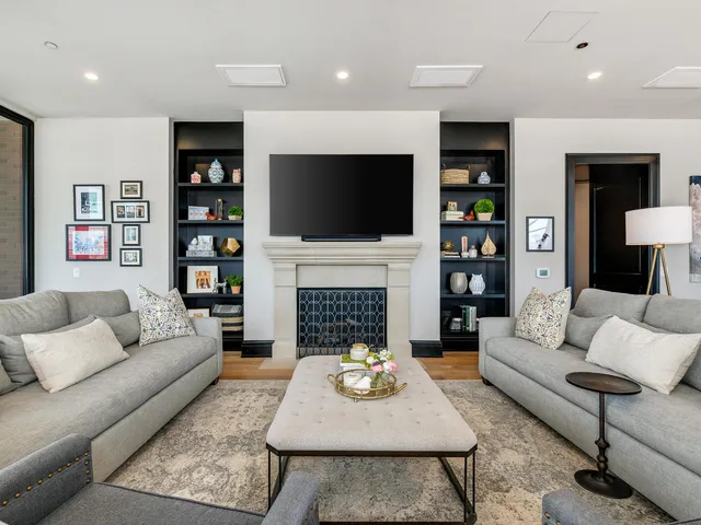 $16,000 | 1109 West Washington Boulevard, Unit 7A, Chicago, IL 60607