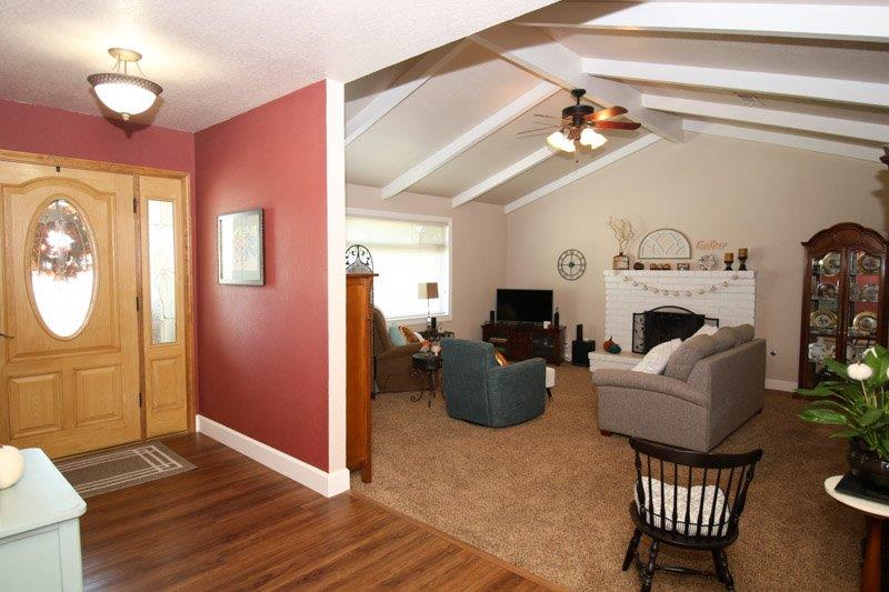 764 West Carpenter Avenue Reedley, CA 93654 - Photo 4 of 39 Gallery Image 4