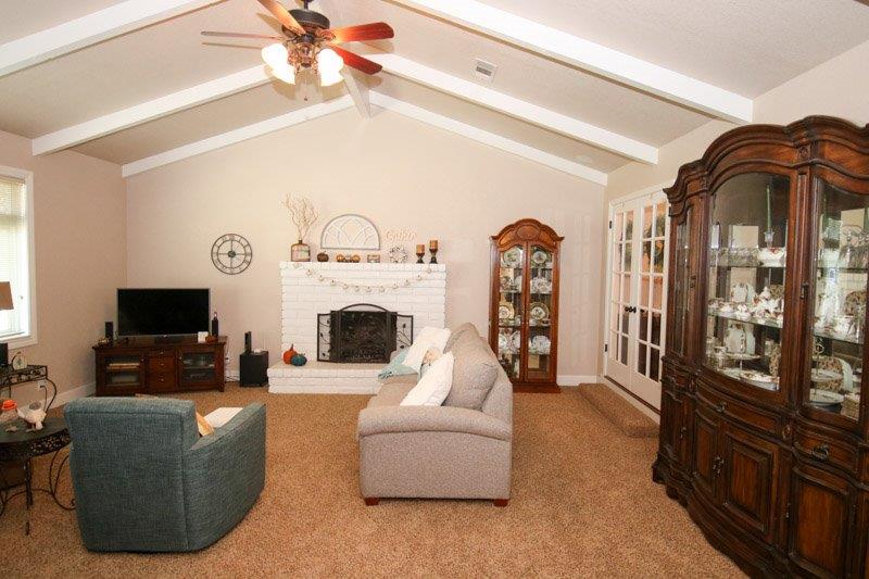 764 West Carpenter Avenue Reedley, CA 93654 - Photo 5 of 39 Gallery Image 5