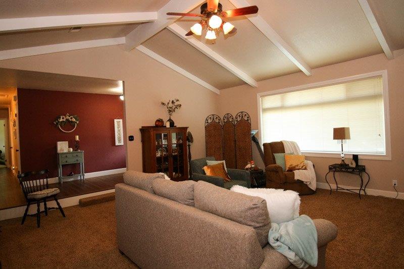 764 West Carpenter Avenue Reedley, CA 93654 - Photo 6 of 39 Gallery Image 6