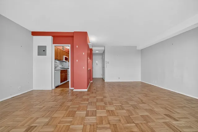 $250,000 | 6 Fordham Hill Ovl, Unit 14B | University Heights