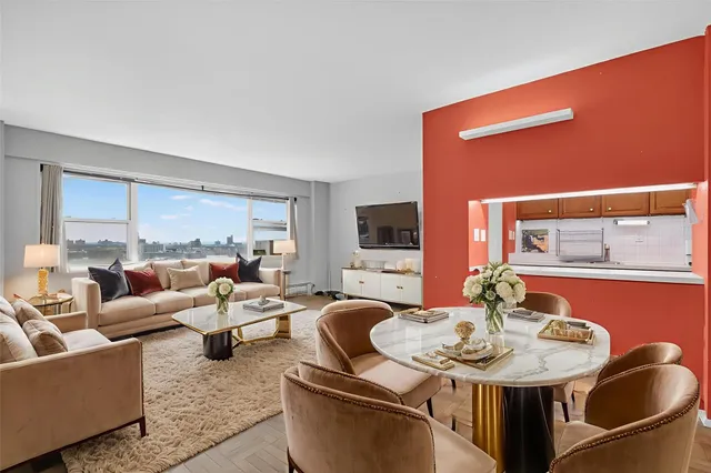 $250,000 | 6 Fordham Hill Ovl, Unit 14B | University Heights