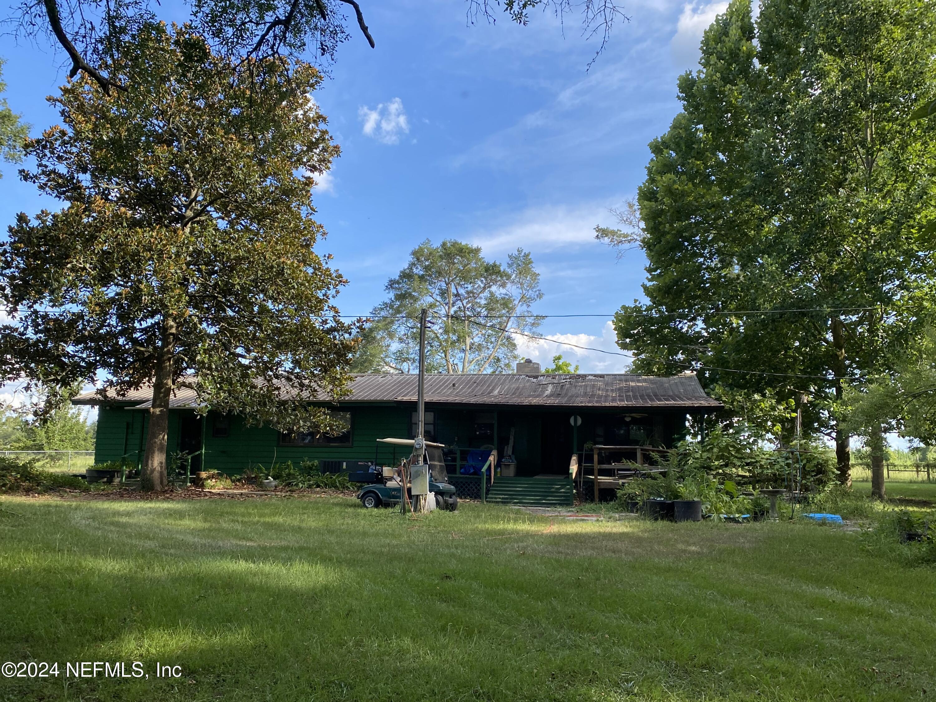 9005 US 90 Lee, FL 32059 - Photo 15 of 19 a front view of a house with a garden