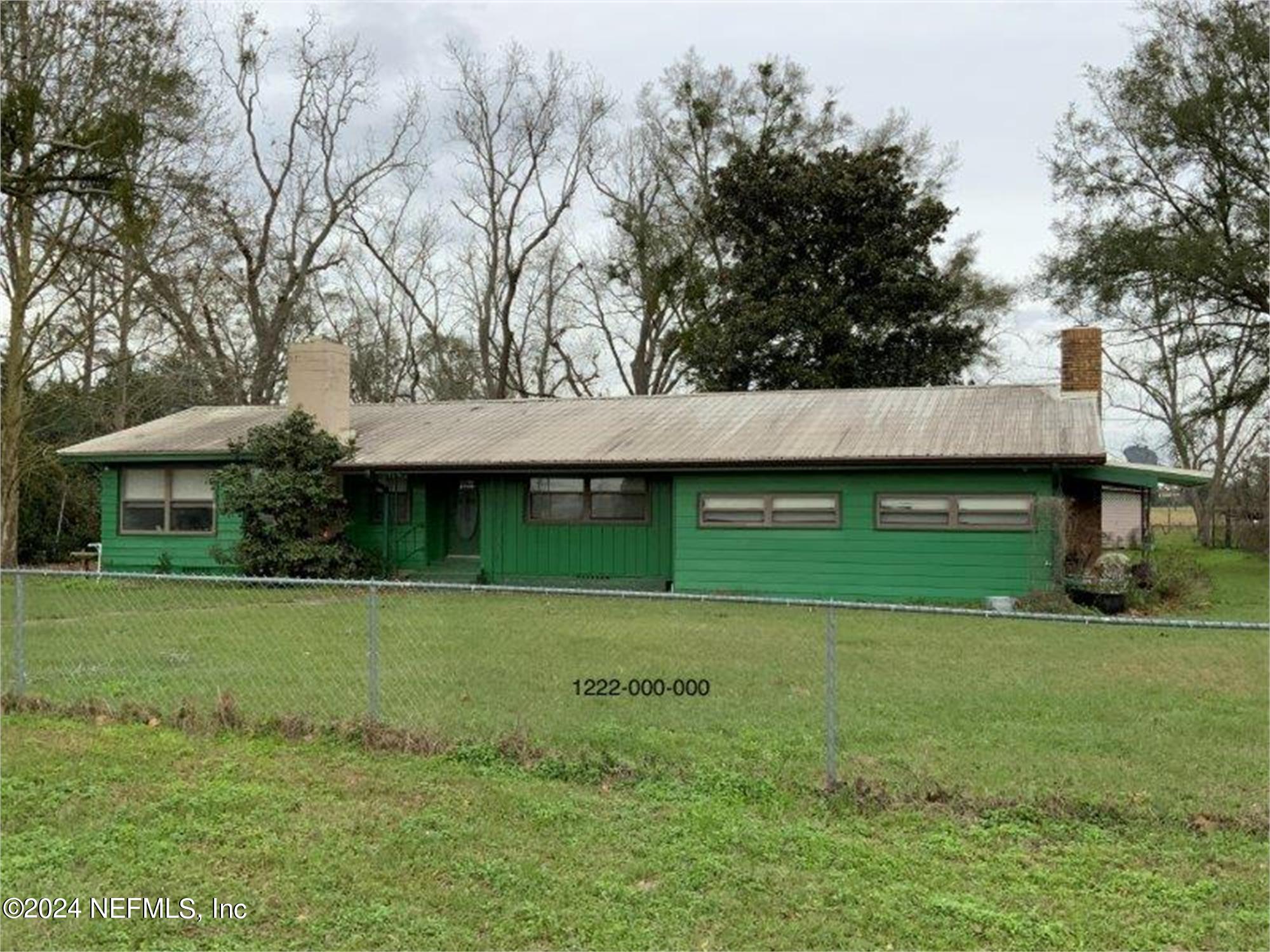 9005 US 90 Lee, FL 32059 - Photo 6 of 19 a view of a house with a yard
