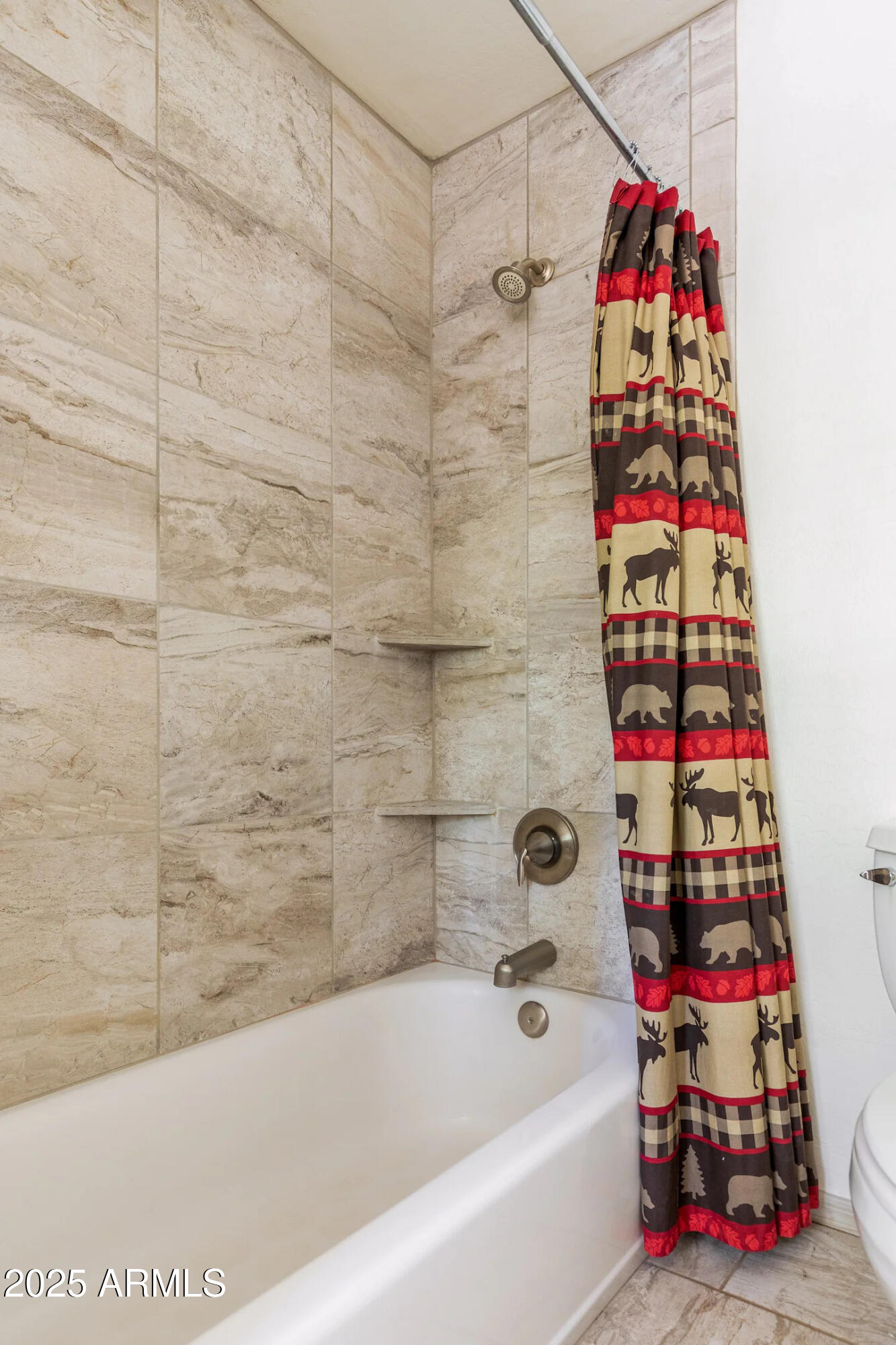 435 Southlake Road Lakeside, AZ 85929 - Photo 20 of 30 a bathroom with a bathtub and a shower curtain