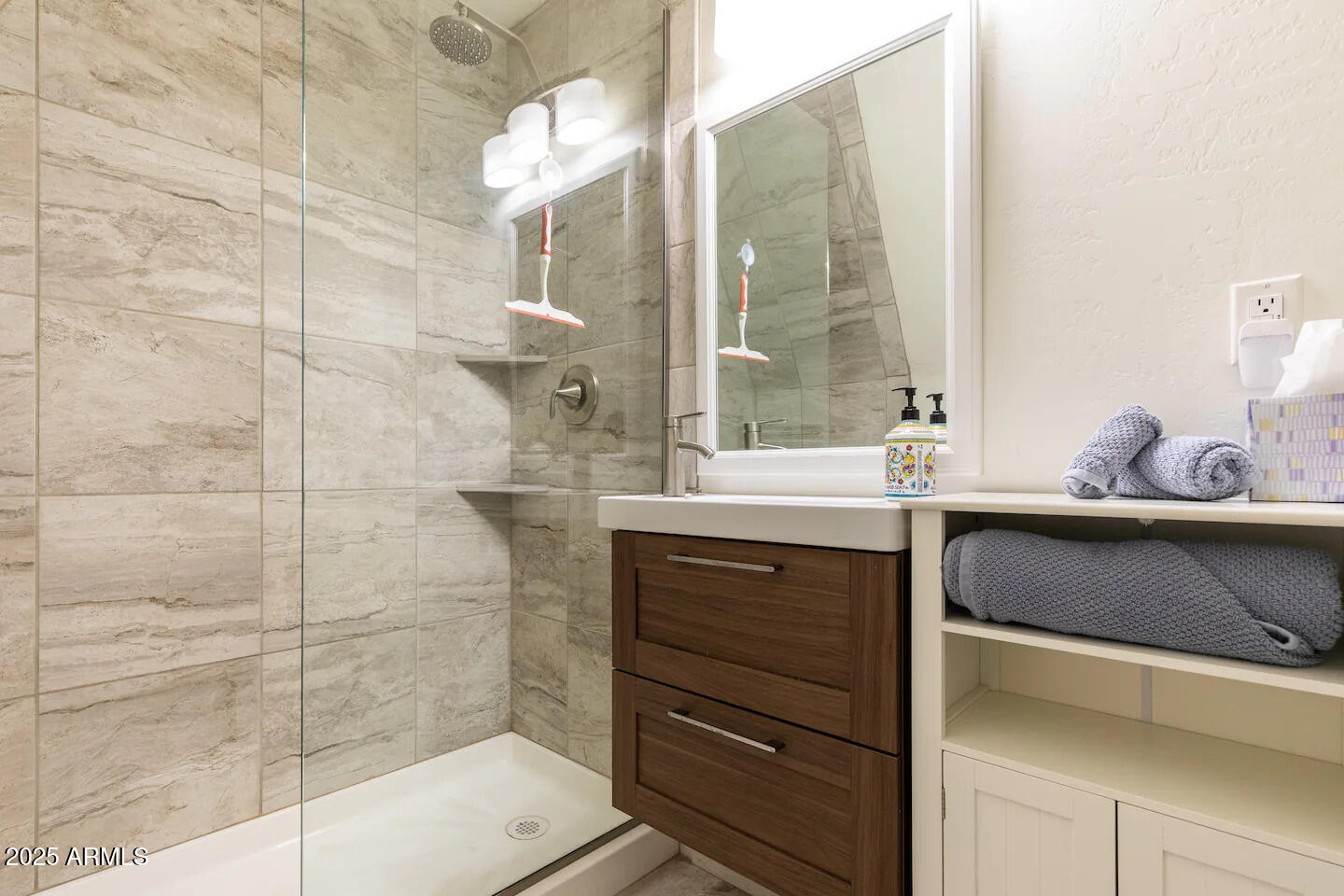 435 Southlake Road Lakeside, AZ 85929 - Photo 23 of 30 a bathroom with a sink and a mirror