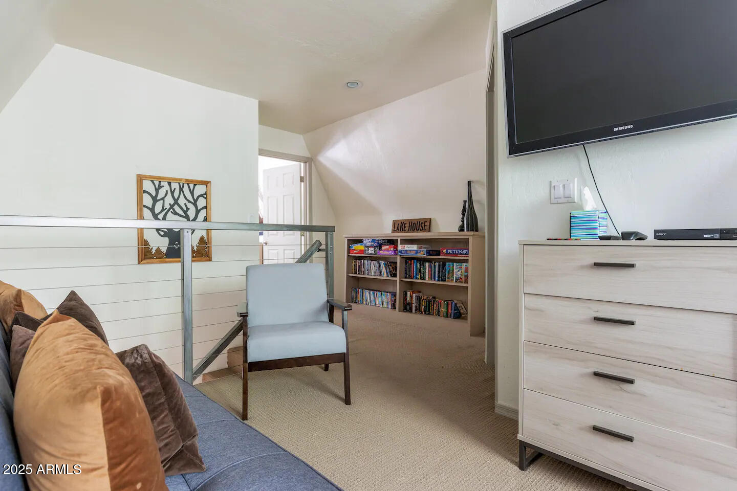 435 Southlake Road Lakeside, AZ 85929 - Photo 25 of 30 a living room with furniture and a flat screen tv