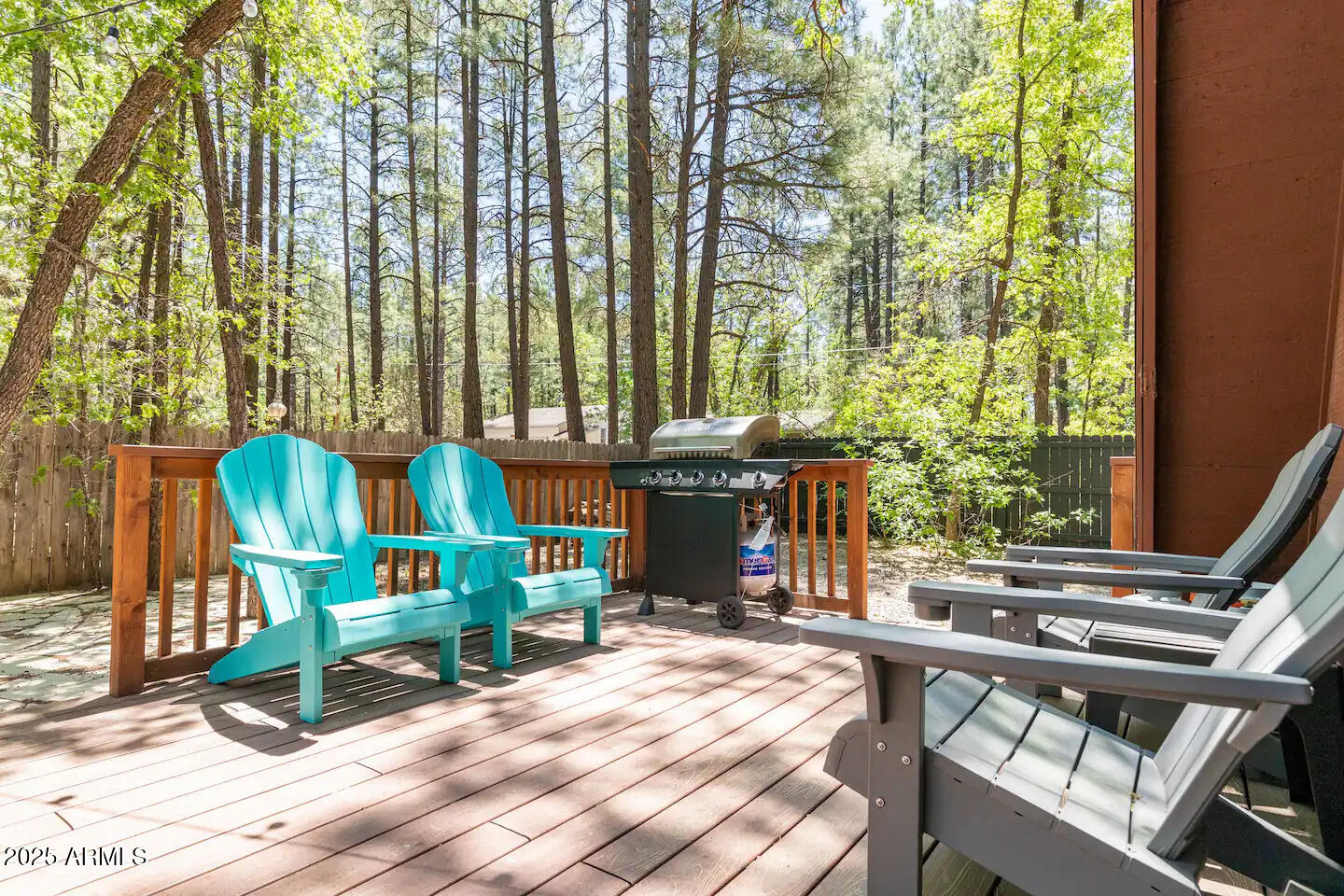 435 Southlake Road Lakeside, AZ 85929 - Photo 7 of 30 a view of a chairs and table in a patio