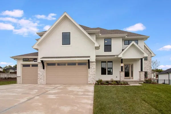 $630,000 | 2700 Northeast Crestview Street, Blue Springs, MO 64029