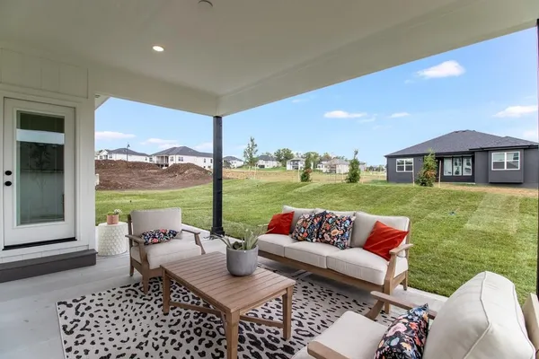 $630,000 | 2700 Northeast Crestview Street, Blue Springs, MO 64029