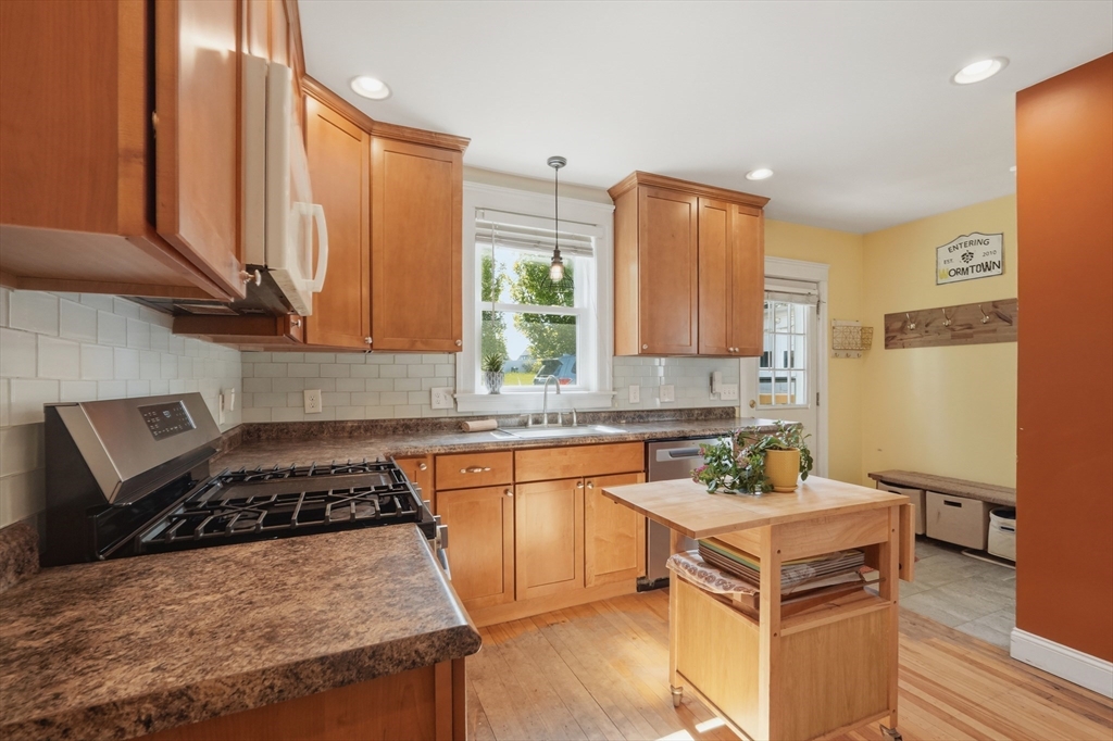 22 Merrill Road Worcester, MA 01606 - Photo 12 of 40