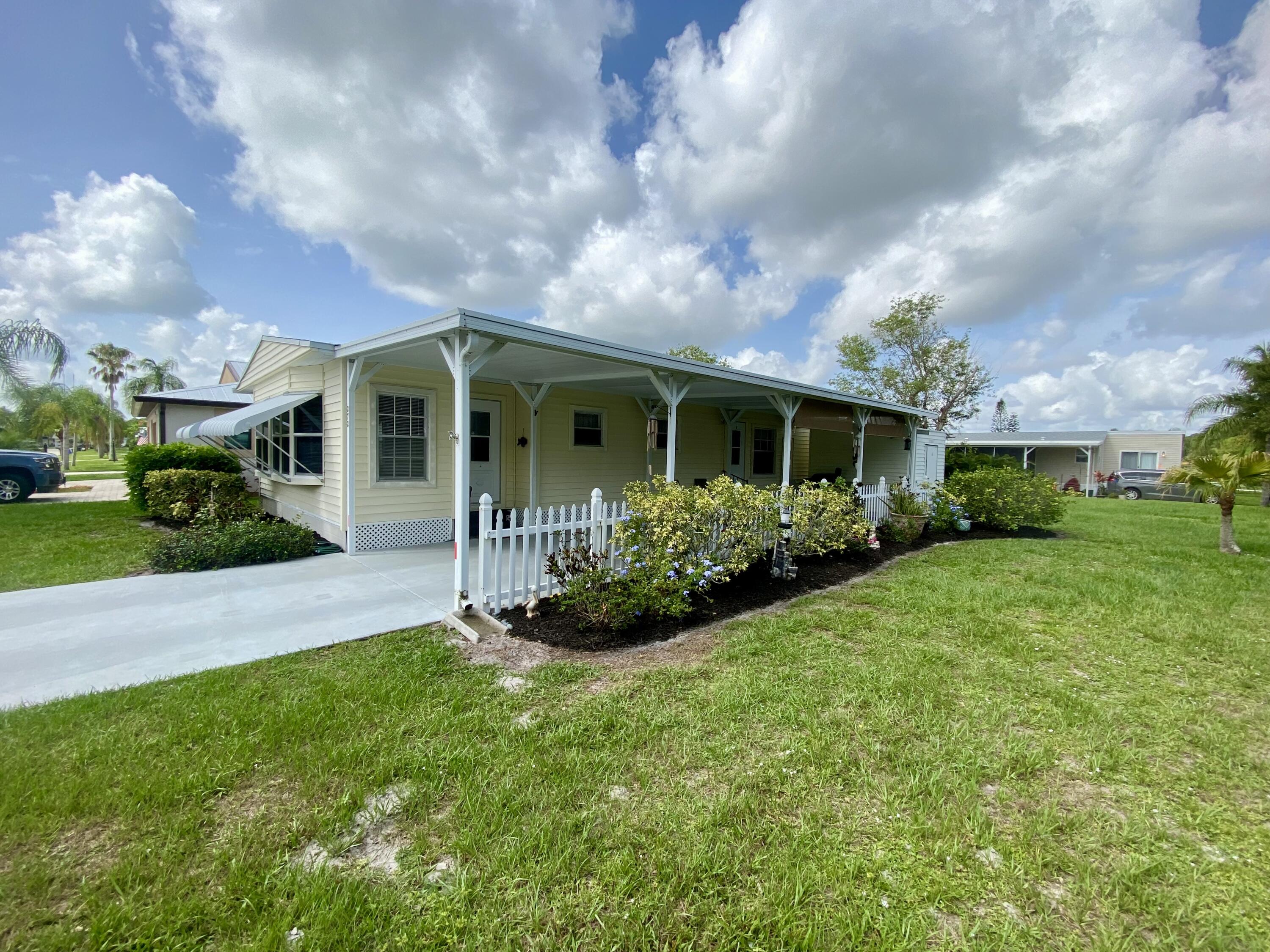 272 Camino Del Rio Port St. Lucie, FL 34952 - Photo 4 of 20 IMG_1451