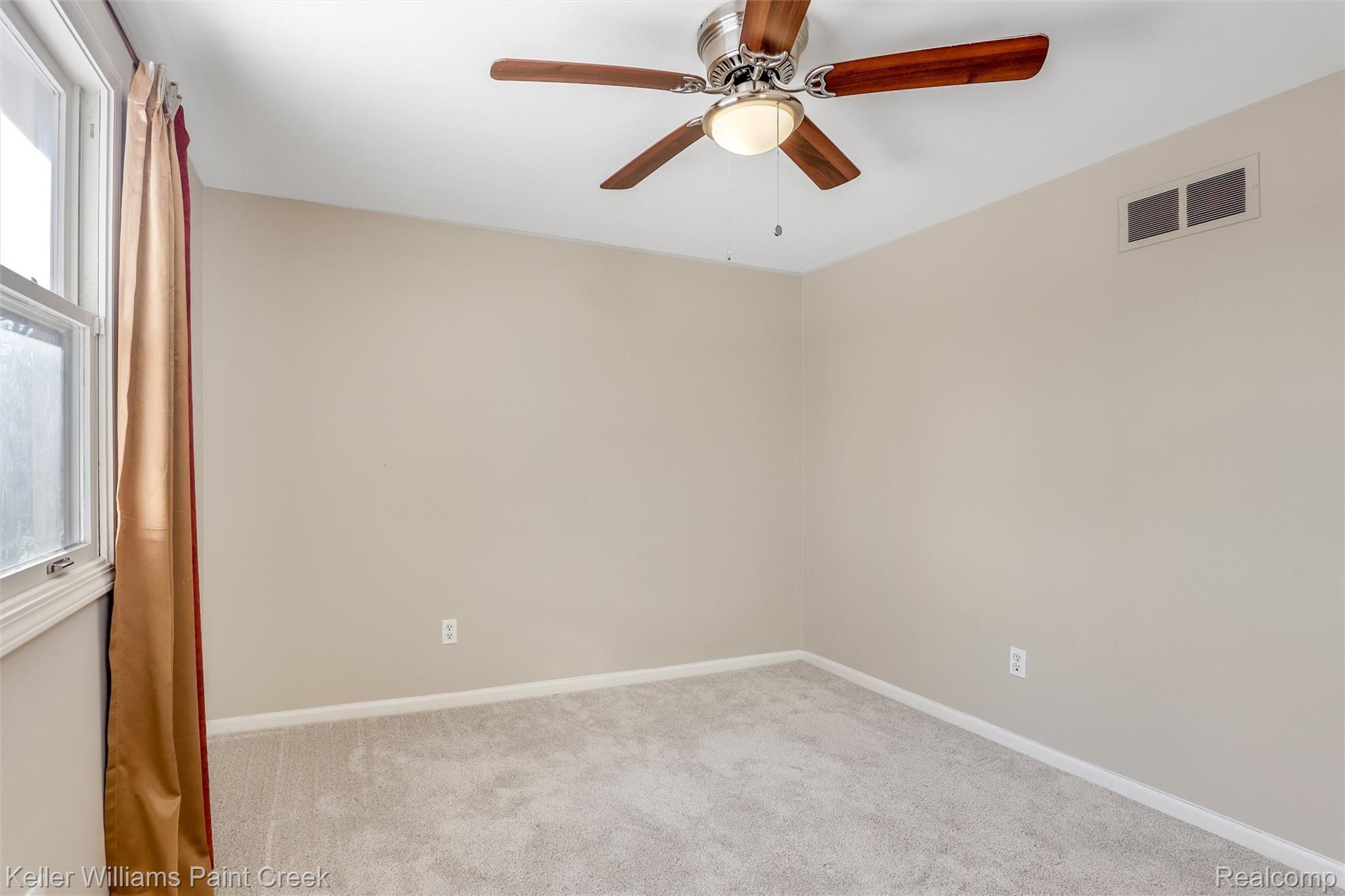 1886 Snowden Court Rochester, MI 48306 - Photo 27 of 41 Bedroom