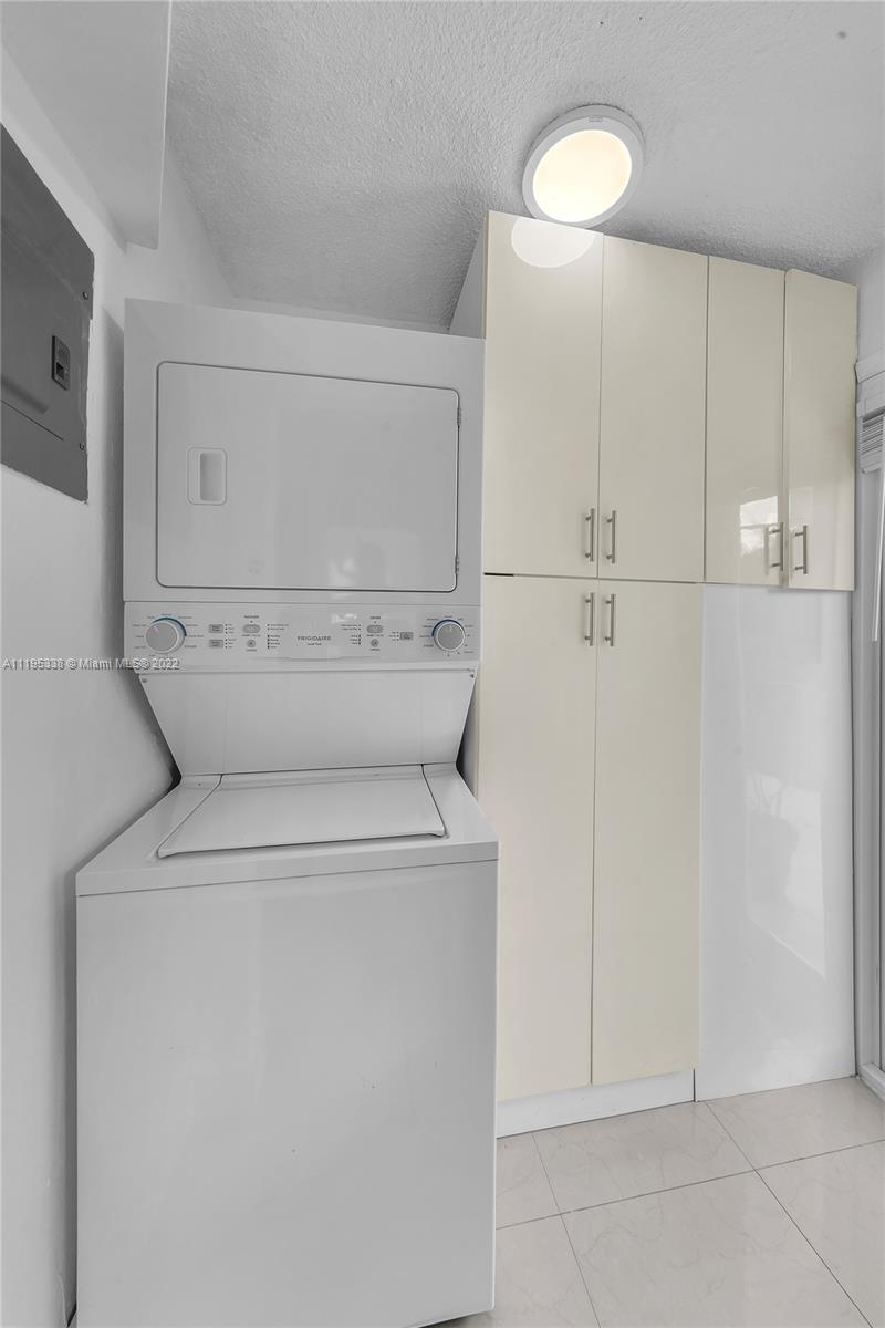 247 Bird Road Coral Gables, FL 33134 - Photo 14 of 22 a utility room with dryer and washer