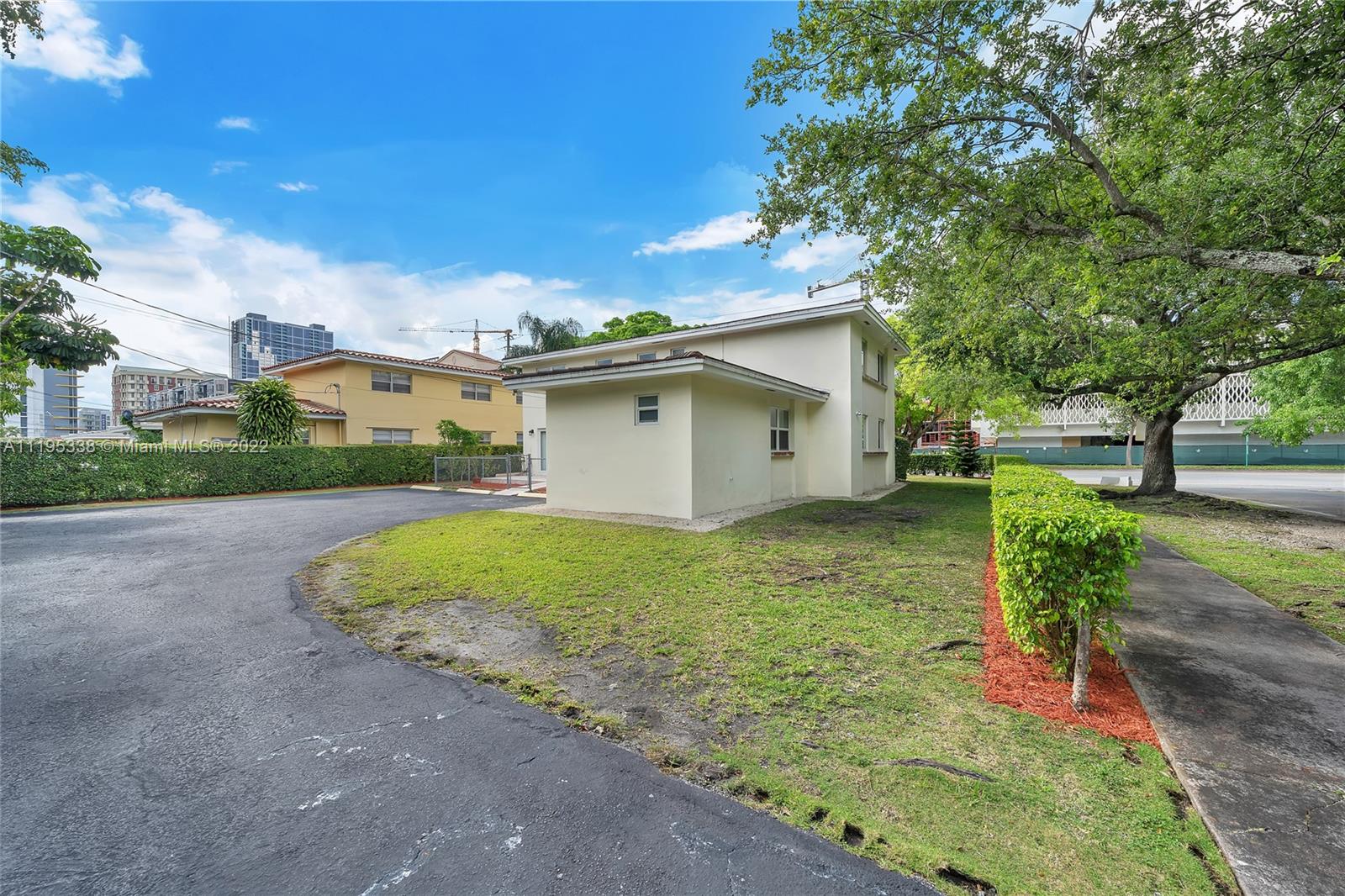 247 Bird Road Coral Gables, FL 33134 - Photo 5 of 22 a view of a backyard with a garden