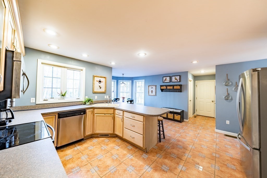 29 Valley Road Lunenburg, MA 01462 - Photo 15 of 41